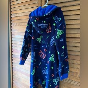 Cat and jack super warm boys pjs zip up with hoodie size 6/7 gently worn small